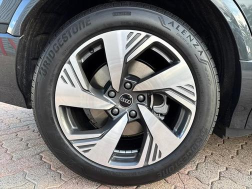 2025 Audi Q6 e-tron Premium Plus quattro