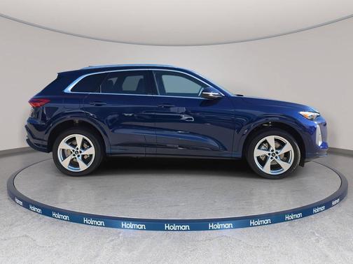 Navarra Blue Metallic 2025 Audi Q5 2.0T Premium Plus