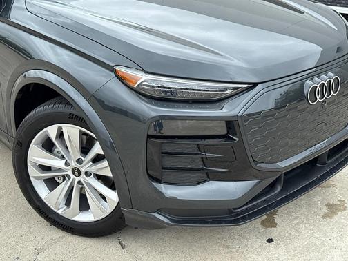2025 Audi Q6 e-tron Premium Plus