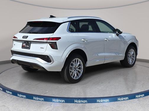 Glacier White Metallic 2026 Audi Q3 TFSI quattro S tronic