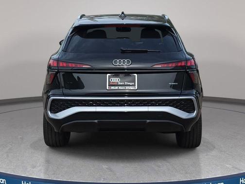Mythos Black Metallic 2026 Audi Q3 TFSI quattro S tronic
