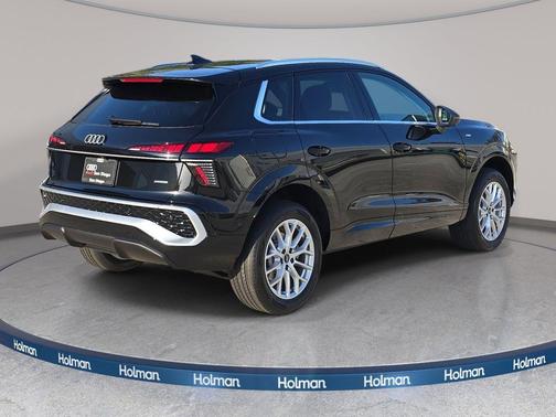 Mythos Black Metallic 2026 Audi Q3 TFSI quattro S tronic