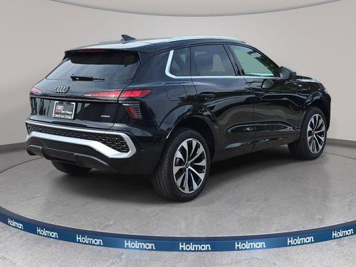 Mythos Black Metallic 2026 Audi Q3 TFSI quattro S tronic