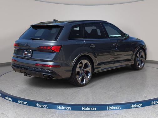 Daytona Gray Pearl Effect 2026 Audi Q7 55 Prestige