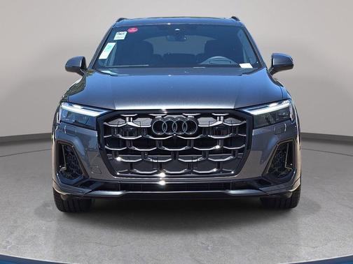 Daytona Gray Pearl Effect 2026 Audi Q7 55 Prestige