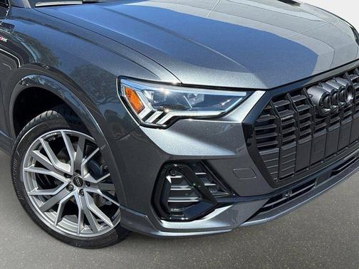 Daytona Gray Pearl Effect 2025 Audi Q3 45 S line Premium Plus