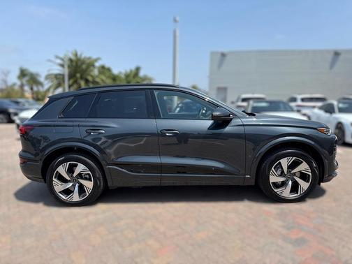 2025 Audi Q6 e-tron Premium Plus quattro