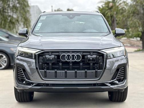 2025 Audi Q7 55 Premium Plus