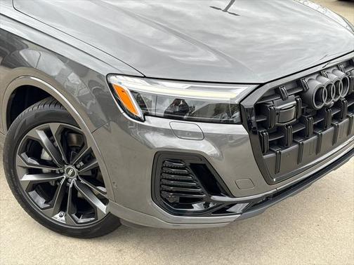 2025 Audi Q7 55 Premium Plus