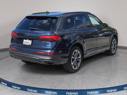 Waitomo Blue Metallic 2026 Audi Q7 45 Premium Plus