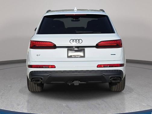 Glacier White Metallic 2026 Audi Q7 55 Premium Plus