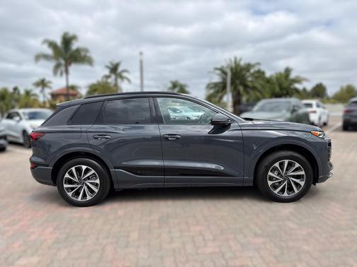 2025 Audi Q6 e-tron Premium quattro