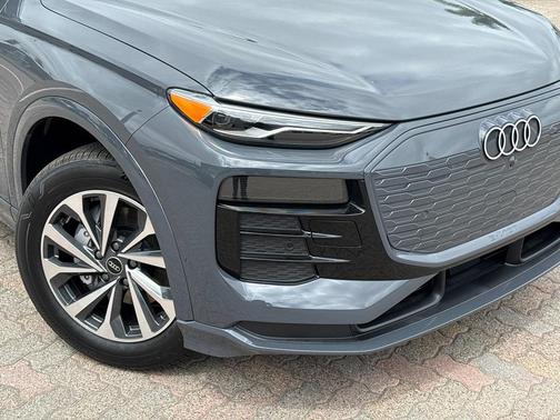 2025 Audi Q6 e-tron Premium quattro