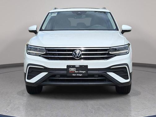 Pure White 2024 Volkswagen Tiguan 2.0T SE