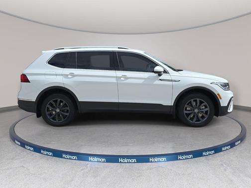 Pure White 2024 Volkswagen Tiguan 2.0T SE
