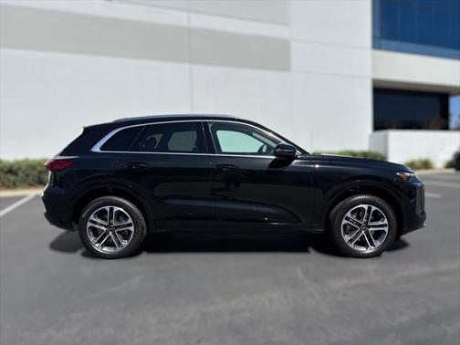 2025 Audi Q5 Premium