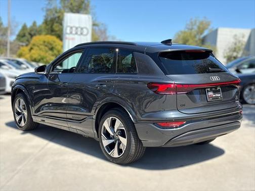 2025 Audi Q6 e-tron Premium Plus quattro