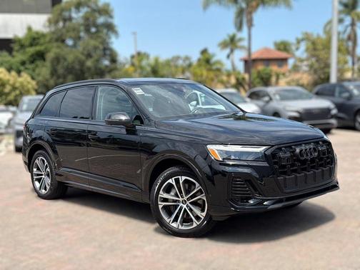 2025 Audi Q7 45 Premium Plus