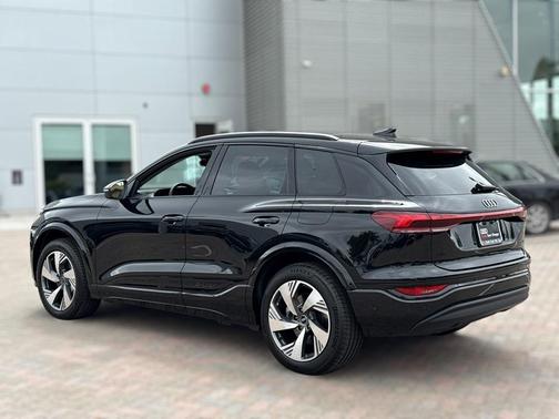 2025 Audi Q6 e-tron Premium Plus quattro