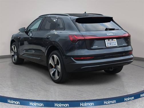 2022 Audi e-tron Premium Plus