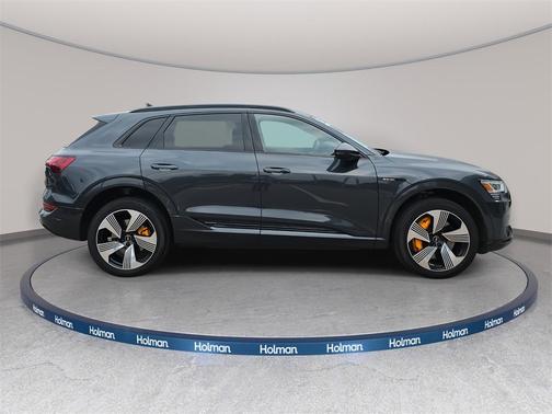 2022 Audi e-tron Premium Plus