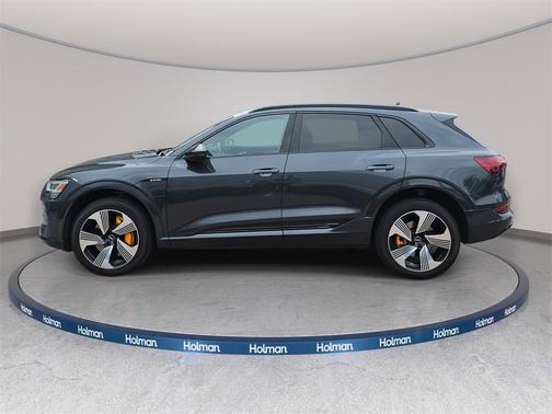 2022 Audi e-tron Premium Plus