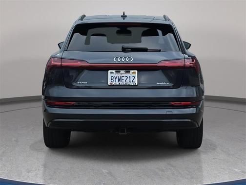 2022 Audi e-tron Premium Plus