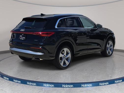 Mythos Black Metallic 2026 Audi Q5 Premium Plus TFSI quattro S tronic