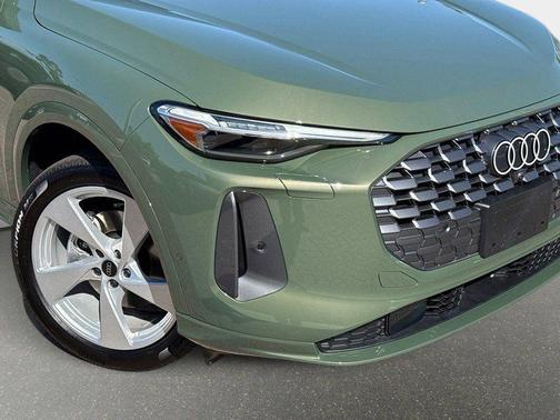 District Green Metallic 2025 Audi Q5 Premium Plus TFSI quattro S tronic