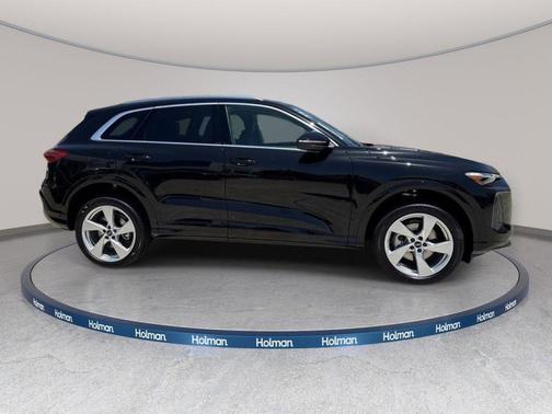 Mythos Black Metallic 2025 Audi Q5 Premium Plus TFSI quattro S tronic