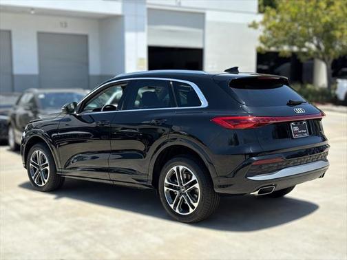 2025 Audi Q5 Premium