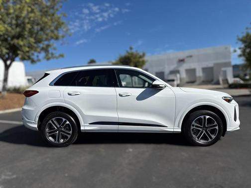 2025 Audi Q5 Premium