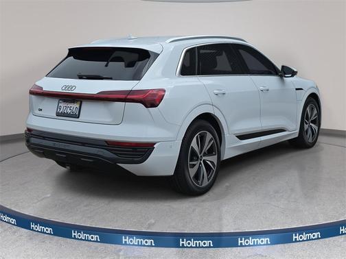 2024 Audi Q8 e-tron Premium Plus