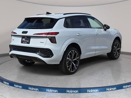 Glacier White Metallic 2026 Audi Q3 TFSI quattro S tronic
