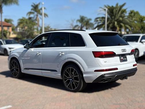 2025 Audi Q7 55 Premium Plus