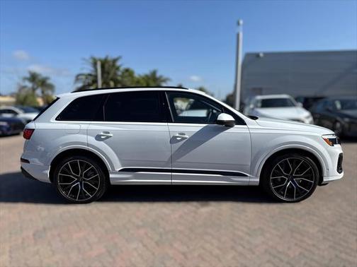 2025 Audi Q7 55 Premium Plus