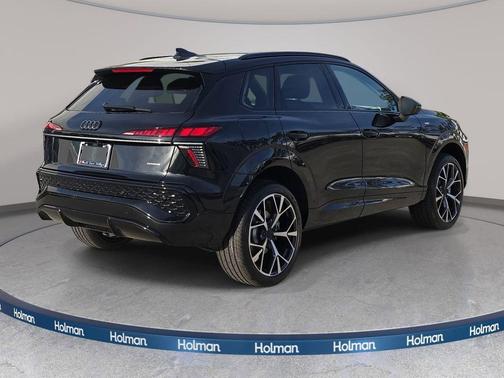 Mythos Black Metallic 2026 Audi Q3 TFSI quattro S tronic
