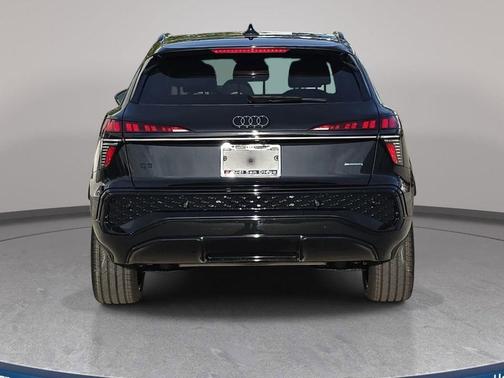 Mythos Black Metallic 2026 Audi Q3 TFSI quattro S tronic