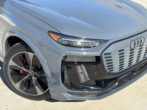 2025 Audi SQ6 e-tron Prestige quattro