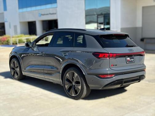 2025 Audi SQ6 e-tron Prestige quattro