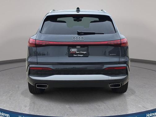 Tambora Gray Metallic 2026 Audi Q5 Premium Plus TFSI quattro S tronic