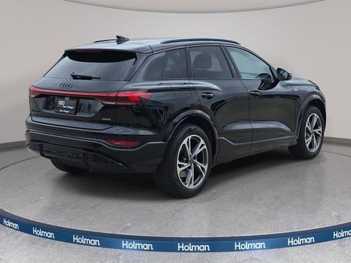 Mythos Black Metallic 2027 Audi Q6 e-tron Premium Plus