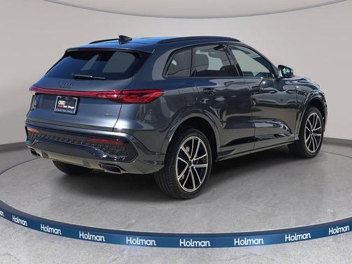 Daytona Gray Pearl Effect 2026 Audi Q5 Premium Plus TFSI quattro S tronic