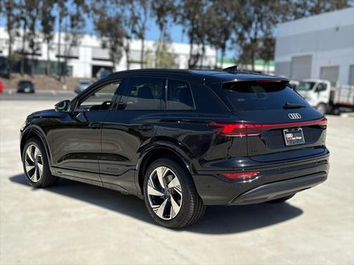 2025 Audi Q6 e-tron Premium Plus quattro