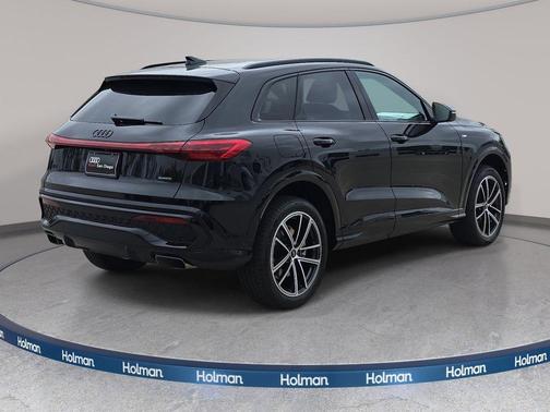 Mythos Black Metallic 2026 Audi Q5 Premium Plus TFSI quattro S tronic