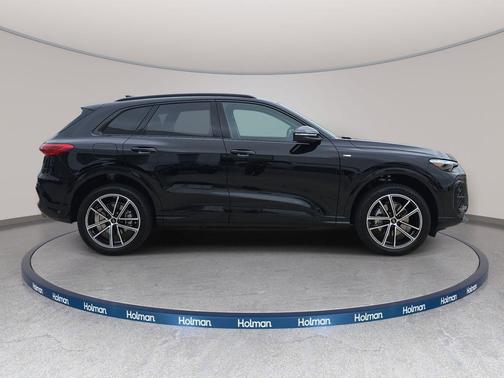 Mythos Black Metallic 2026 Audi Q5 Premium Plus TFSI quattro S tronic