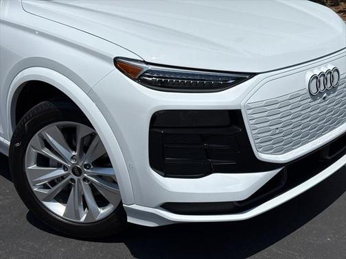 2025 Audi Q6 e-tron Premium Plus