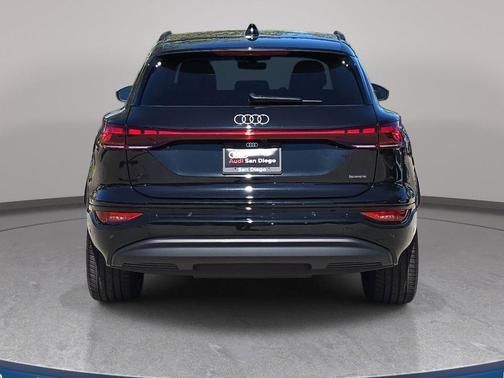 Mythos Black Metallic 2025 Audi Q6 e-tron Premium Plus quattro