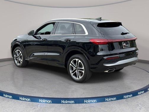 Mythos Black Metallic 2025 Audi Q5 Premium Plus TFSI quattro S tronic