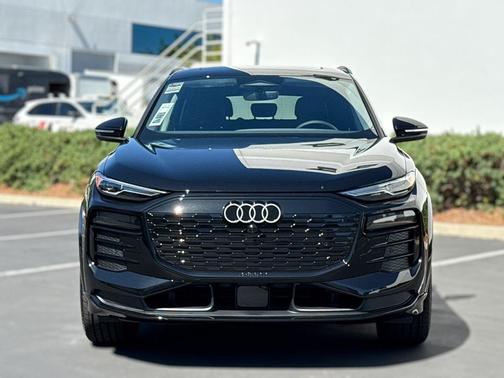 2025 Audi Q6 e-tron Premium quattro